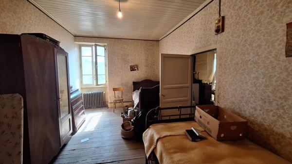 Maison de ville avec jardin à rénover