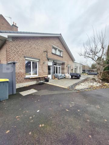 Spacieuse maison de ville - Calme, sans vis- à- vis - proche gare !