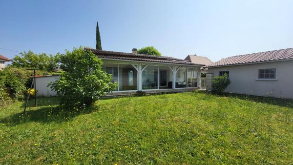 Centre ville  Mussidan  Maison  de 3 pièces principales véranda, garage et atelier cellier