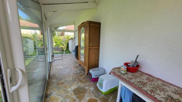 Centre ville  Mussidan  Maison  de 3 pièces principales véranda, garage et atelier cellier