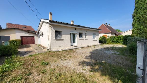 Centre ville  Mussidan  Maison  de 3 pièces principales véranda, garage et atelier cellier