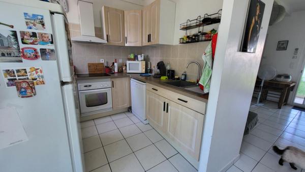 Centre ville  Mussidan  Maison  de 3 pièces principales véranda, garage et atelier cellier