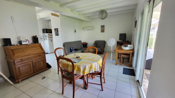 Centre ville  Mussidan  Maison  de 3 pièces principales véranda, garage et atelier cellier