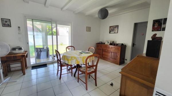 Centre ville  Mussidan  Maison  de 3 pièces principales véranda, garage et atelier cellier