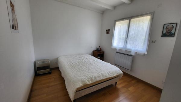 Centre ville  Mussidan  Maison  de 3 pièces principales véranda, garage et atelier cellier