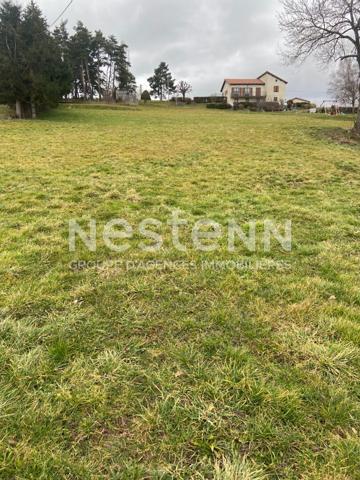 GRAZAC Terrain constructible de 1400 m2 environ avec vue sur les sucs