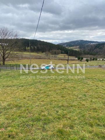 GRAZAC Terrain constructible de 1400 m2 environ avec vue sur les sucs