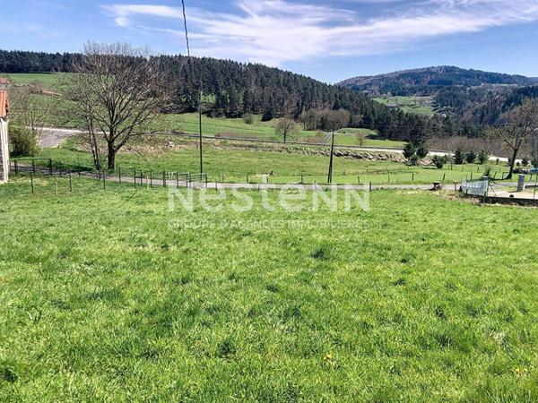 GRAZAC Terrain constructible de 1400 m2 environ avec vue sur les sucs