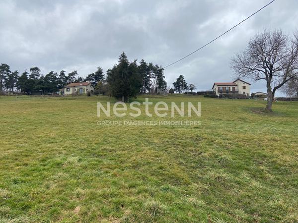GRAZAC Terrain constructible de 1400 m2 environ avec vue sur les sucs