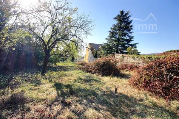 Découvrez ce terrain à bâtir de 1634 m² situé en zone UA sur la commune de LE TEIL.