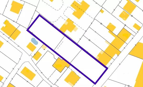 Découvrez ce terrain à bâtir de 1634 m² situé en zone UA sur la commune de LE TEIL.