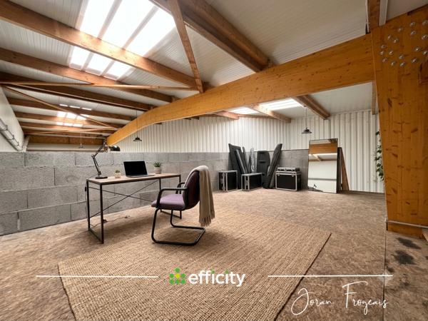 Local Commercial
        
        - 227 m² 648 000 € *