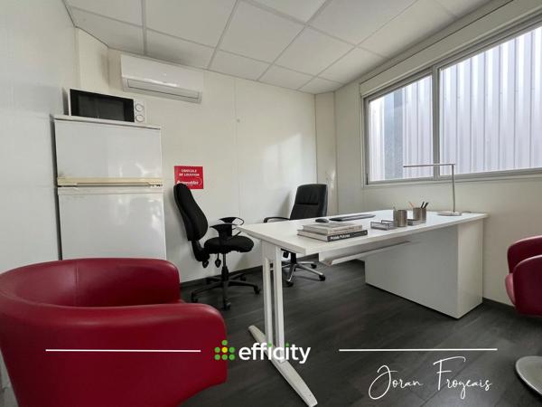 Local Commercial
        
        - 227 m² 648 000 € *