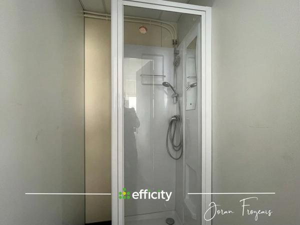 Local Commercial
        
        - 227 m² 648 000 € *