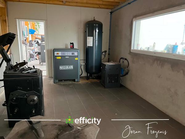 Local Commercial
        
        - 227 m² 648 000 € *