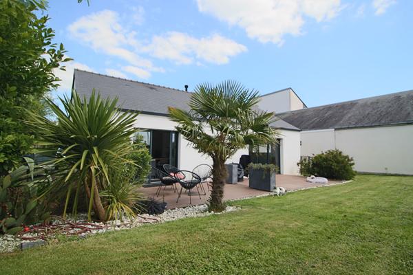 Maison de plain pied Donges campagne 4 pièces, 3 chambres de 103.07 m², piscine, grand jardin clos