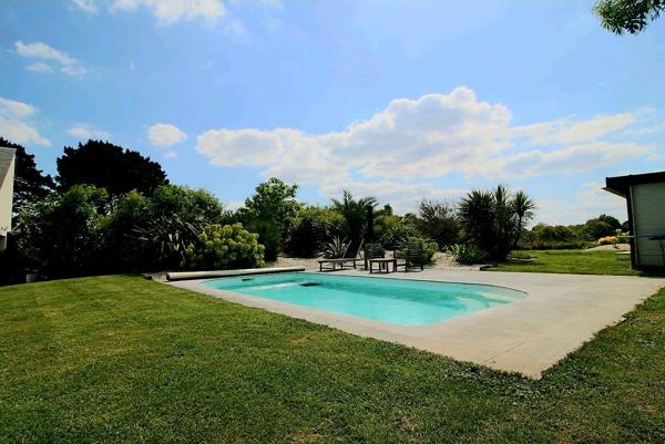 Maison de plain pied Donges campagne 4 pièces, 3 chambres de 103.07 m², piscine, grand jardin clos