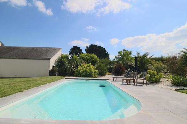 Maison de plain pied Donges campagne 4 pièces, 3 chambres de 103.07 m², piscine, grand jardin clos