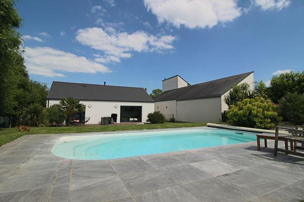 Maison de plain pied Donges campagne 4 pièces, 3 chambres de 103.07 m², piscine, grand jardin clos