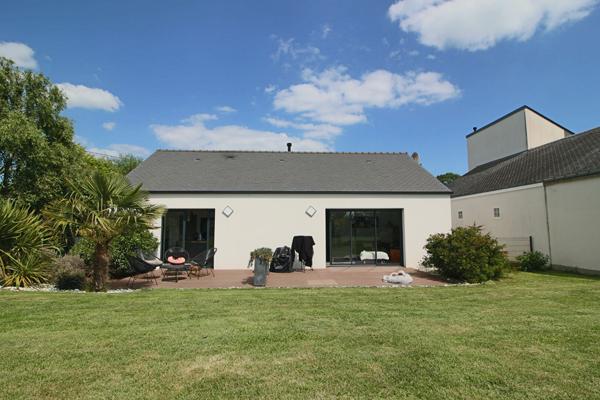 Maison de plain pied Donges campagne 4 pièces, 3 chambres de 103.07 m², piscine, grand jardin clos