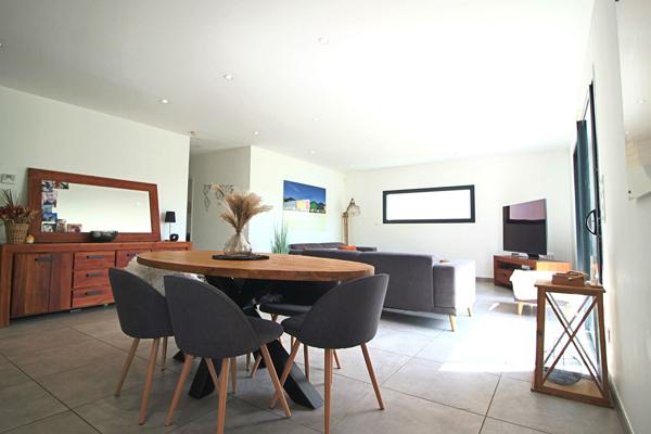 Maison de plain pied Donges campagne 4 pièces, 3 chambres de 103.07 m², piscine, grand jardin clos
