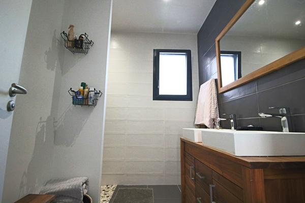 Maison de plain pied Donges campagne 4 pièces, 3 chambres de 103.07 m², piscine, grand jardin clos