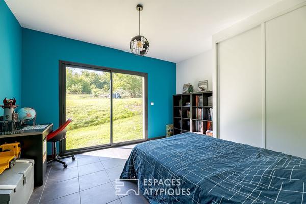 Élégante maison contemporaine à l’abri des regards.