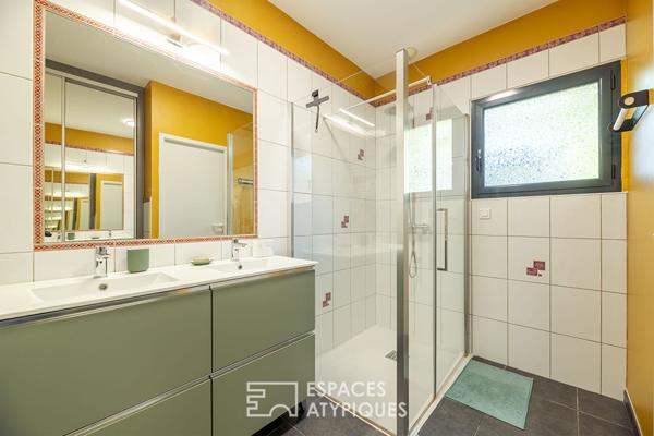 Élégante maison contemporaine à l’abri des regards.