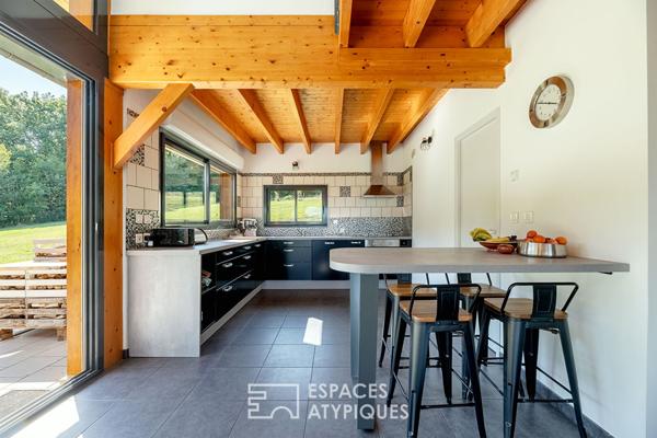 Élégante maison contemporaine à l’abri des regards.