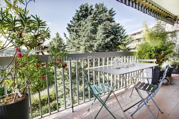  Appartement familial 4 chambres, refait à neuf, au calme, avec vue et grands balcons