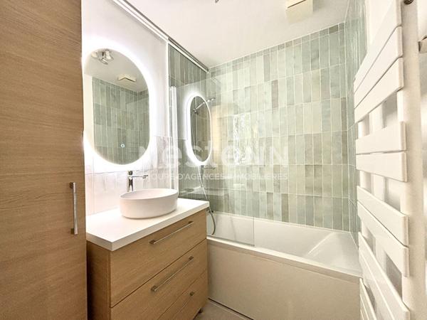 Appartement Tassin La Demi Lune 2 pièce(s) 50 m2 Horloge