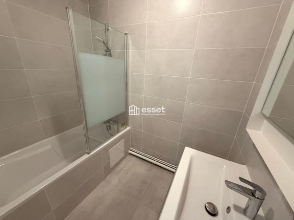 Location Appartement 4 pièces 86.5 m² - Paris 75016
