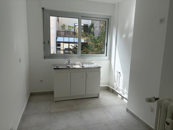 Location Appartement 4 pièces 86.5 m² - Paris 75016
