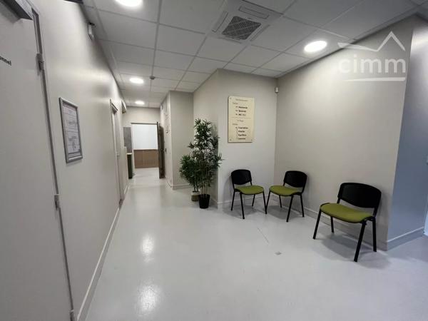 LOCAL PROFESSIONNEL – 2 BUREAUX – 27 m² – FEURS CENTRE