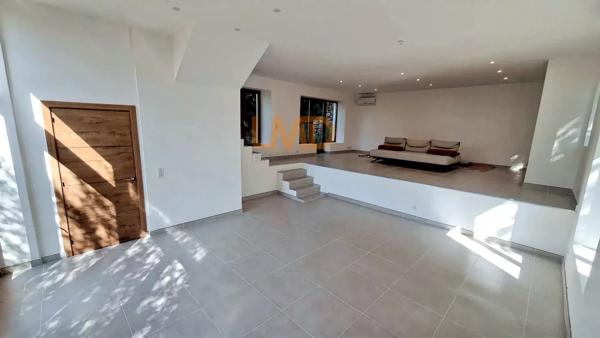 vue dégagée - exposition sud - proche des commodités - climatisation