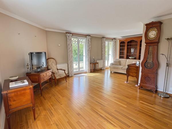 Appartement à vendre 4 pièces de 77,76 m² - Centre-ville de L'HAY LES ROSES