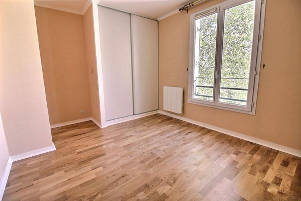 Appartement à vendre 4 pièces de 77,76 m² - Centre-ville de L'HAY LES ROSES