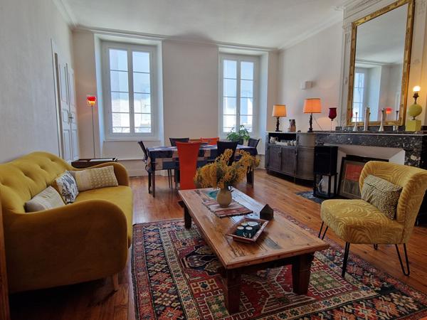 Bien de caractère : appartement de 118 m2 Foix