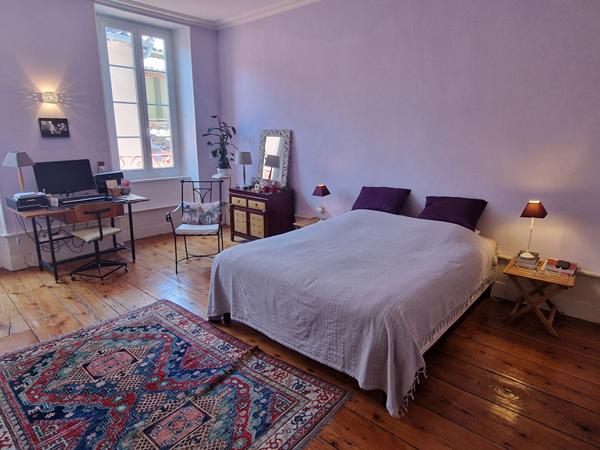 Bien de caractère : appartement de 118 m2 Foix