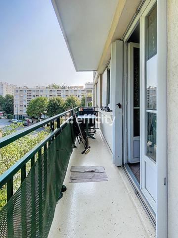 Appartement
         4 pièces
        - 75 m² 195 000 € *
