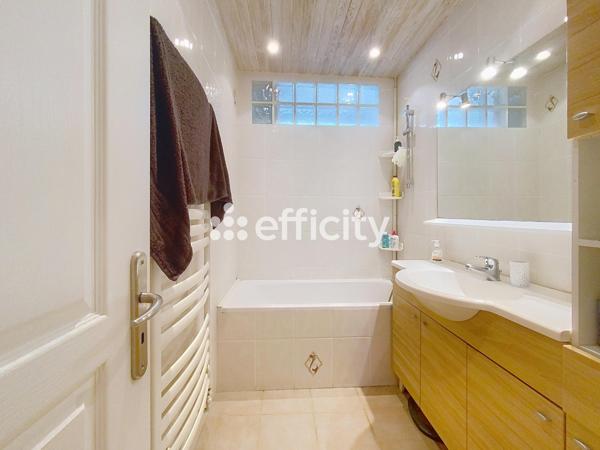 Appartement
         4 pièces
        - 75 m² 195 000 € *