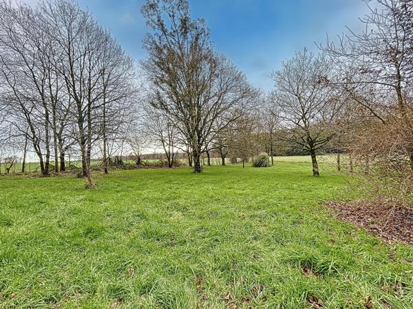 Sur la commune de Mauron, limitrophe à la commune de Saint Léry, dans un écrin de verdure.