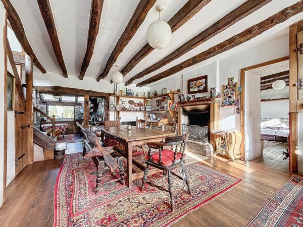 Sur la commune de Mauron, limitrophe à la commune de Saint Léry, dans un écrin de verdure.