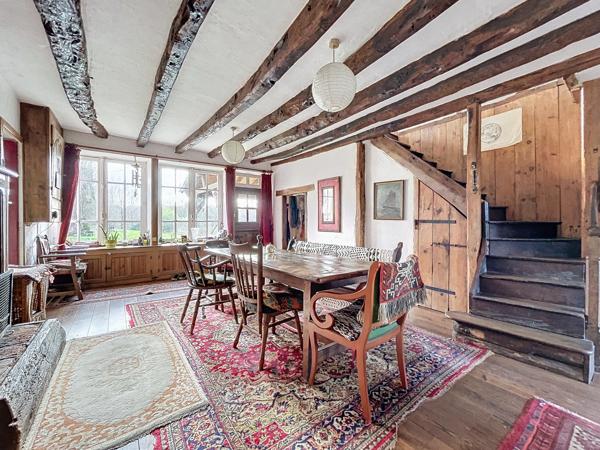 Sur la commune de Mauron, limitrophe à la commune de Saint Léry, dans un écrin de verdure.