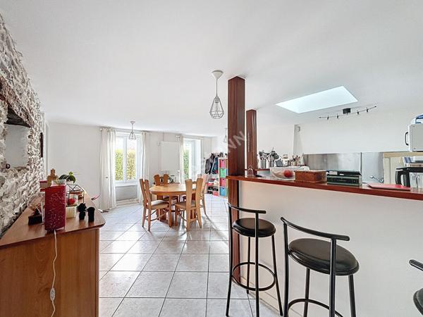 A vendre : Maison Jolie maison en pierre 3 chambres avec terrasse et garage - Rezé secteur Classerie