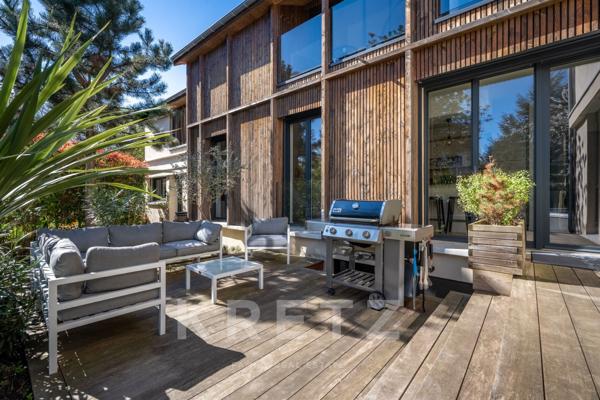 Une maison contemporaine pleine de charme, offrant un art de vivre rare à Saint-Cloud