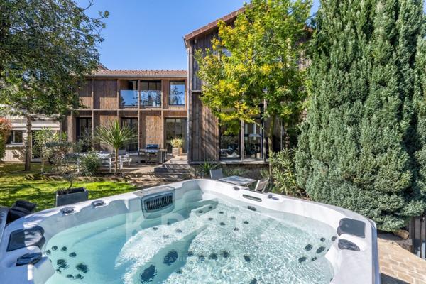 Une maison contemporaine pleine de charme, offrant un art de vivre rare à Saint-Cloud