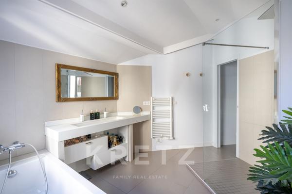 Une maison contemporaine pleine de charme, offrant un art de vivre rare à Saint-Cloud
