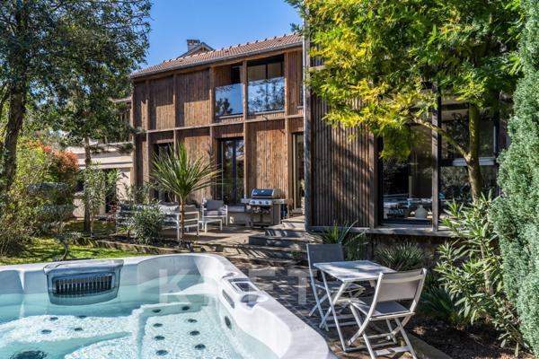Une maison contemporaine pleine de charme, offrant un art de vivre rare à Saint-Cloud