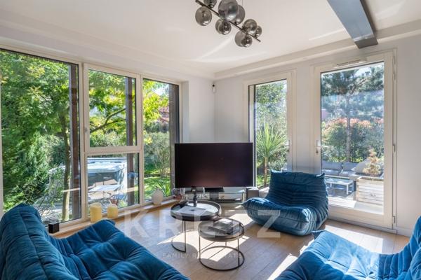 Une maison contemporaine pleine de charme, offrant un art de vivre rare à Saint-Cloud